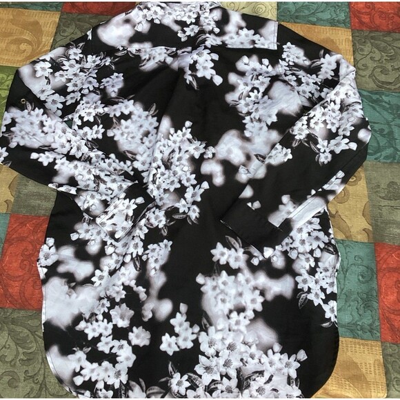 Calvin Klein Floral Print Black & White Blouse Uneven Hem Size Small - Picture 10 of 11